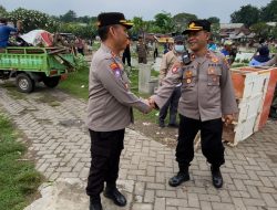 Operasi Bersih Makam Kapas Krampung: 3 Pilar Simokerto Robohkan Bekupon Demi Tertibkan Wilayah Bebas Perjudian