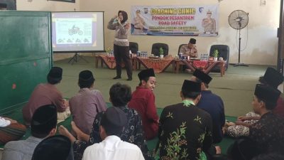 Sambut Hari Bhayangkara ke – 79, Polres Kediri Kota Gelar Coaching Clinic di Ponpes