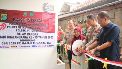 Bedah Rumah Hari Bhayangkara ke-79, Kapolres Serahkan Kunci Rumah Warga di Jatiuwung