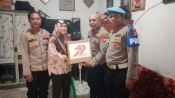 Hari Bhayangkara ke-79, Polres Jakbar Anjangsana dan Beri Dukungan Moral Anggotanya Yang Sakit Menahun