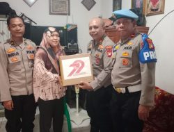 Hari Bhayangkara ke-79, Polres Jakbar Anjangsana dan Beri Dukungan Moral Anggotanya Yang Sakit Menahun