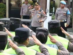 Kapolres Pelabuhan Tanjung Perak, AKBP Wahyu Hidayat pimpin apel kesiapan pengamanan pengesahan warga baru PSHT 2025.