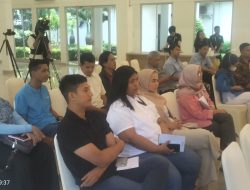 Antusias Tamu Undangan Ikuti Acara Sosialisasi Lingkungan Hidup