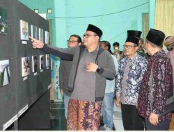 Pameran Foto “Rembang di Mata Warga” dan Ngopi Lesehan Bareng Gus Hanies Resmi Dibuka