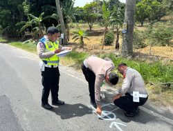 Akibat Mengantuk Sebuah Mobil Toyota Nubruk Pengendara Motor Hingga Tewas