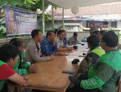 Polantas Menyapa : Polres Bondowoso Beri Edukasi Komunitas Ojol di Operasi Patuh Semeru 2025
