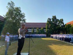 Satlantas Polresta Pati Tanamkan Budaya Tertib Lalu Lintas Lewat Upacara di SMKN 2 Pati
