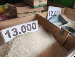 Harga Beras Naik, Pedagang Menjerit Pembeli Kabur 