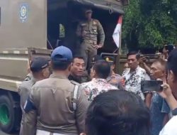 Insiden Adu Mulut antara Massa dan Pejabat di Pati, Tumpukan Air Mineral Jadi Sumber Konflik