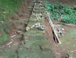 Jalan Lingkungan di Kampung Totopong Diduga Nyaris Tak Pernah Tersentuh Pembangunan