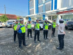 1.015 Bendera, 1.015 Senyum—Aksi Simpatik Satlantas Polresta Pati Semarakkan HUT RI Ke-80