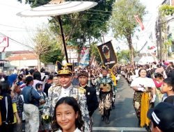 Ribuan Warga Pati Padati Jalan, Sambut Kemeriahan Kirab Boyongan Hari Jadi Pati ke-702