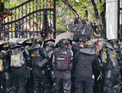 Eskalasi Meningkat, Brimob Lintas Ganti Kendalikan Pengamanan Peserta Aksi Unra di Pati