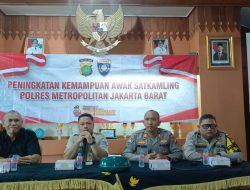 Bangun Rasa Aman di Lingkungan, Awak Satkamling Palmerah Ikuti Pelatihan Peningkatan Kemampuan oleh Polres Metro Jakarta Barat