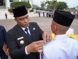 Bupati Toba Kukuhkan Pasukan Pengibar Bendera Pusaka