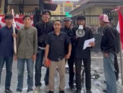 GEMA Kosgoro Kota Bogor Gelar Aksi Demo di Depan Polresta Bogor
