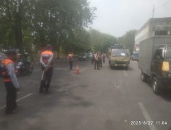 DISHUB dan Satlantas Polsek Pabean Cantikan Gelar Operasi Gabungan Puluhan Kendaraan Roda Empat Terjaring KIR dan Nopol Mati