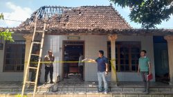 Rumah Warga Desa Ngetuk Terbakar, Polsek Gunungwungkal Sigap Lakukan Penanganan