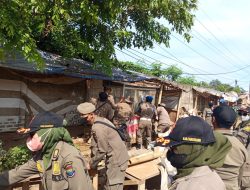 Satpol PP Kabupaten Tangerang Tertibkan Bangunan Liar di Jalan Raya Jatake