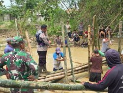 Polsek Batangan Bersama Forkopimcam Bergerak Cepat Tangani Jebolnya Tanggul Sungai Gandam