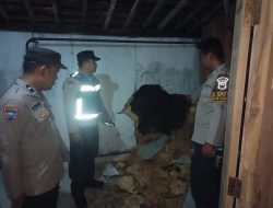 Polsek Sukolilo Terjun Langsung Membantu Warga yang Terdampak Banjir dan Longsor