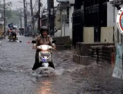 Hujan Deras Lumpuhkan Sejumlah Titik di Surabaya dan Sidoarjo
