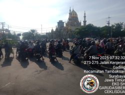 Lampu Merah Mati, Simpang Empat Kedung Cowek Lumpuh Total Hingga Tiga Jam