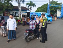 Aksi Simpatik Satlantas Pati di Jalan Pati–Gabus Bikin Pengendara Kaget Senang! Ini yang Terjadi Pagi Tadi