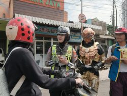 Kreatif, Sosialisasi Operasi Zebra Polres Malang Jadi Super Hero