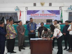 Pemkab dan DPRD Toba Tandatangangi Nota Kesepakatan Ranperda APBD menjadi Perda APBD 2026