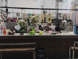 Warkop Tante Parkiran, Oase Ngopi Nyaman di Tengah Riuh Jalan Raya Kenjeran Surabaya.