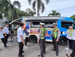 Dapat Hadiah di Jalan? Aksi Simpatik Satlantas Polresta Pati Bikin Warga Senyum Sepanjang Pagi!