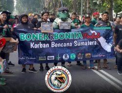 Dari Rakyat Untuk Rakyat Ratusan Bonek-Bonita Padati CFD Bungkul, Aksi Peduli Bencana Sumatra Berjalan Sukses