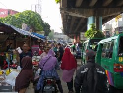 PKL Bawah Flyover Pasar Kiaracondong Dikeluhkan Warga, Kemacetan Makin Parah di Jam Sibuk