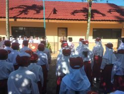 Menjadi Pembina Upacara, Kapolsek Nongkojajar Tekankan Bijak Bermedsos hingga Jauhi Narkoba