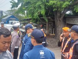 Persiapan Nataru, Antisipasi Laka Kereta Api Satlantas Polres Pasuruan Tutup Perlintasan KA Tanpa Palang Bagi Mobil