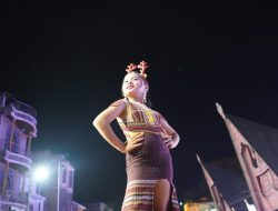 Car Free Night Tampilkan Fashion Show Nuansa Paduan Natal dan Budaya