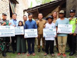 Wabup Kudus Serahkan Bantuan Perbaikan Rumah Tidak Layak Huni di Desa Getasrabi