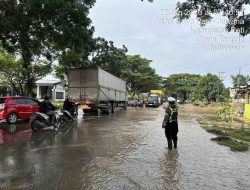 Pantura Pati–Juwana Tergenang Banjir, Satlantas Polresta Pati Berlakukan Rekayasa Lalu Lintas 24 Jam