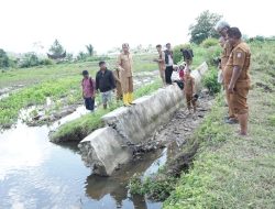 Irigasi Jebol, Wabup Toba Perintahkan Bidang Peralatan PUTR Turunkan Alat Berat