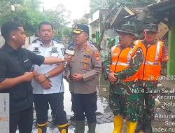 Sinergi TNI–Polri dan Masyarakat, Lingkungan Periuk Damai Dibersihkan Pasca Hujan