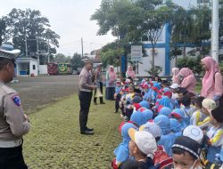 Satlantas Polresta Pati Kenalkan Tertib Lalu Lintas Sejak Dini kepada Siswa PAUD TPQ Al-Husna