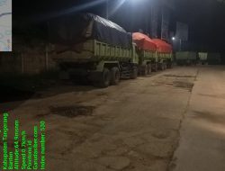 Jalan Umum Bukan Garasi, Deretan Truk Parkir Di Jalan Jatake Pagedangan Bikin Geram