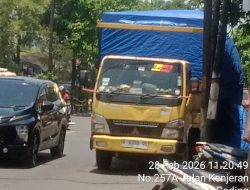 Konten Jalan Terus, Penertiban Mandek: jalan Kenjeran – kedung Cowek Jadi Bukti Lemahnya Pengawasan Yang di Lakukan Satlantas Polrestabes Surabaya