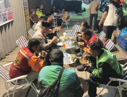 Sahur On The Road, Kapolresta Pati Pererat Silaturahmi dengan Komunitas Ojol dan Tukang Becak