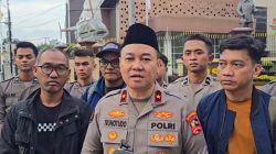 Polri dan Jurnalis Bagikan 1.500 Takjil kepada Masyarakat di Sekitar Mabes Polri