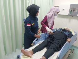 Dokkes Polresta Pati Sigap Tangani Pengunjung Pingsan saat Pengeluaran Terpidana di PN Pati