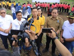 Hari Bumi, Polres Madiun Gandeng Perhutani Tanam Ribuan Bibit