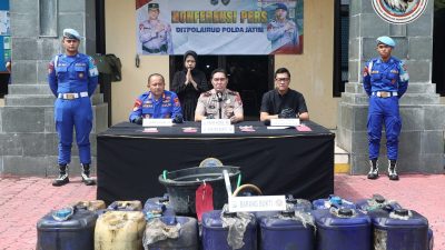 Polda Jatim Gagalkan Penyelundupan Solar Subsidi ke Kalimantan, Tersangka Asal Blora Diamankan