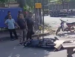 Motor R2 vs Damtruk di Margomulyo, Pengemudi R2 Mister X. Tewas di Lokasi Kejadian